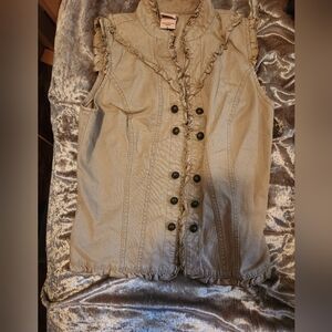 Faded Glory khaki vest. No flaws. Size 4 on tag but can fit a 2.